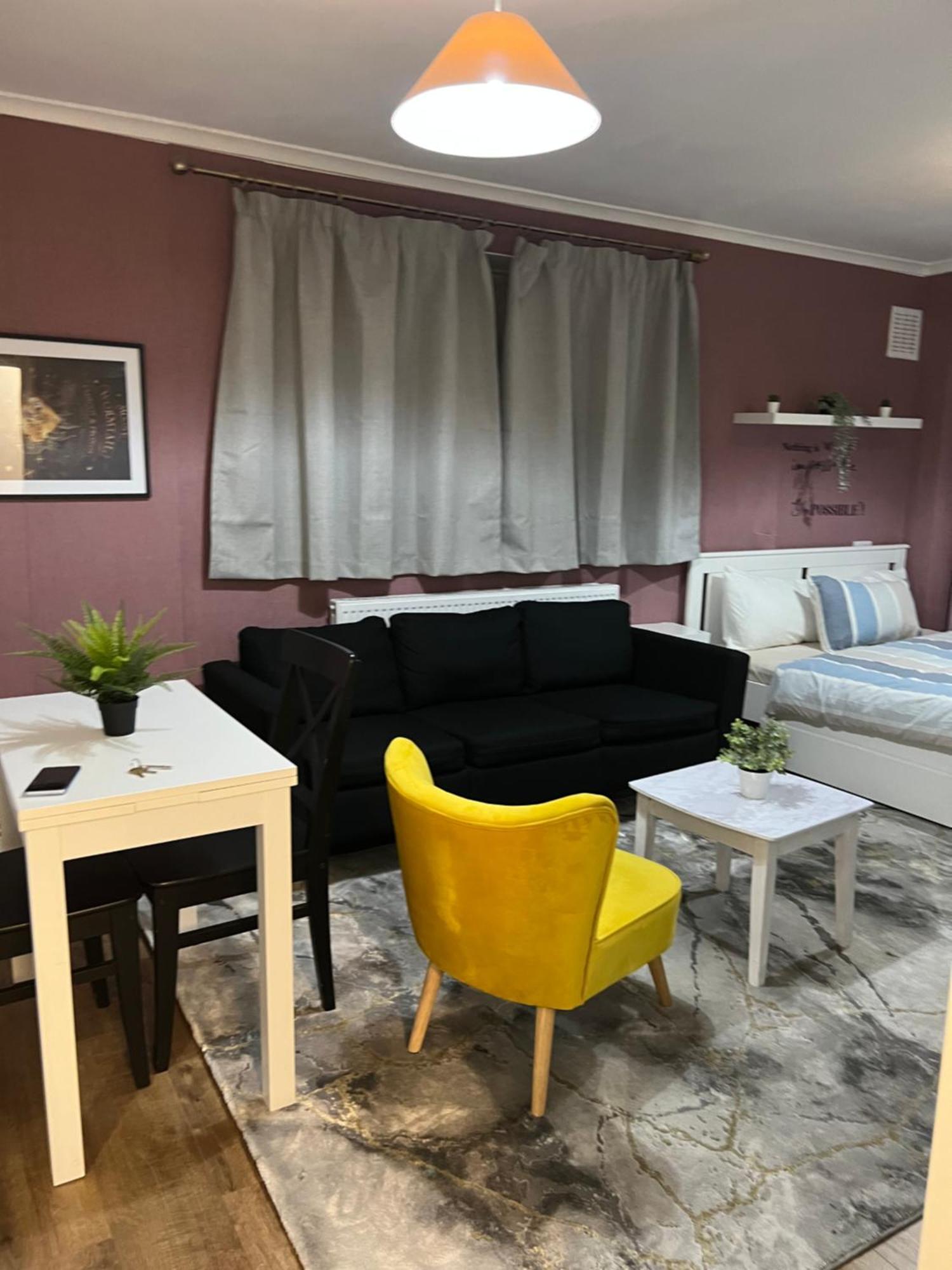 Spacious Near The Center Londra