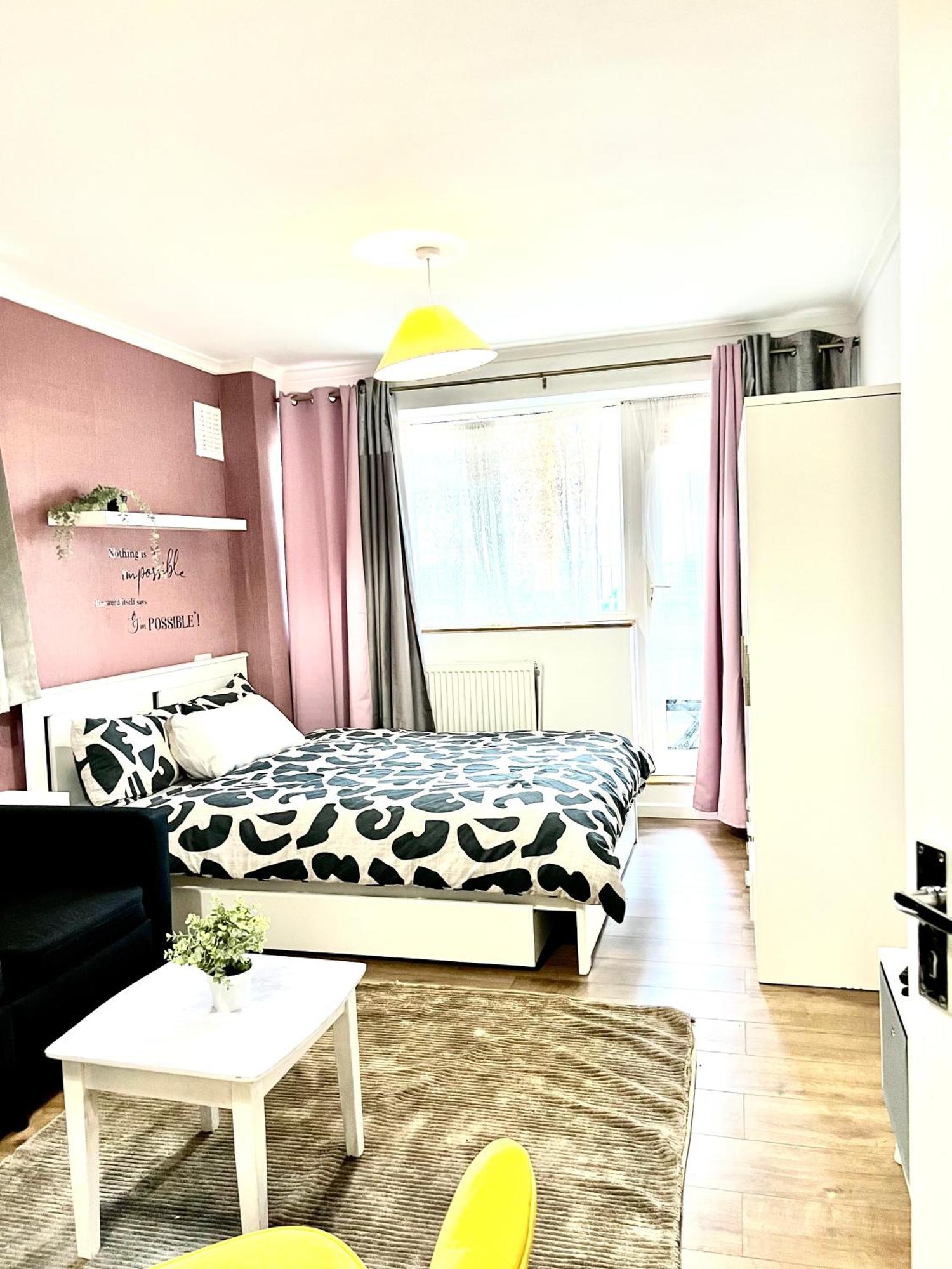 Spacious Near The Center Privatunterkunft *