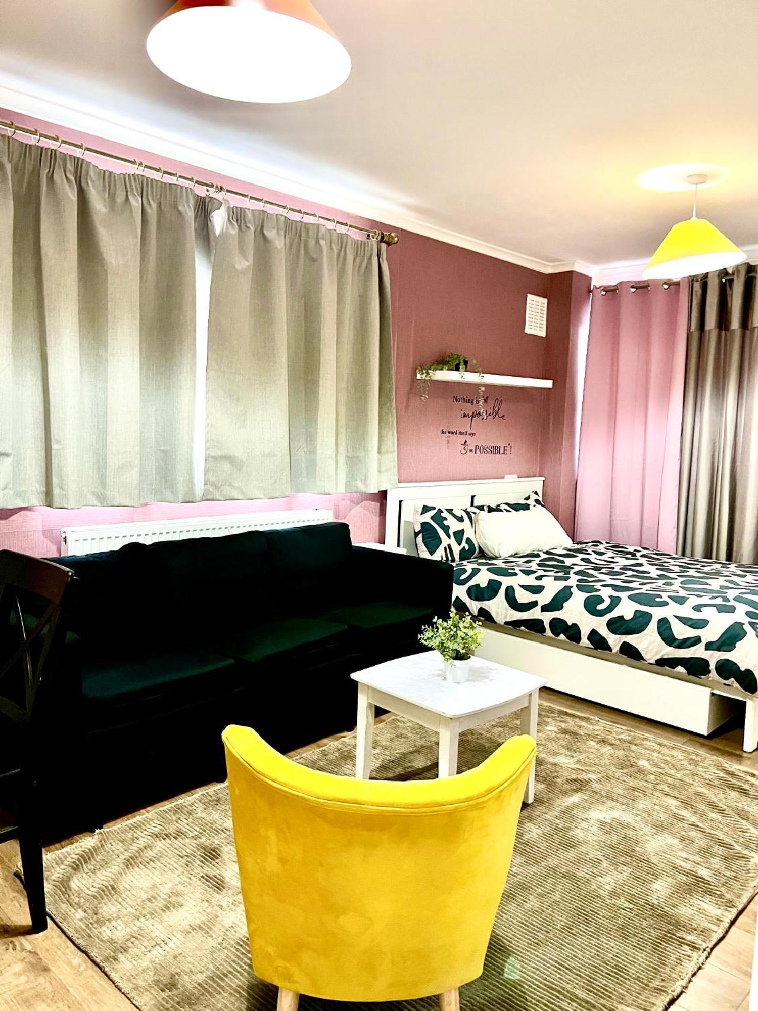 Spacious Near The Center Londra