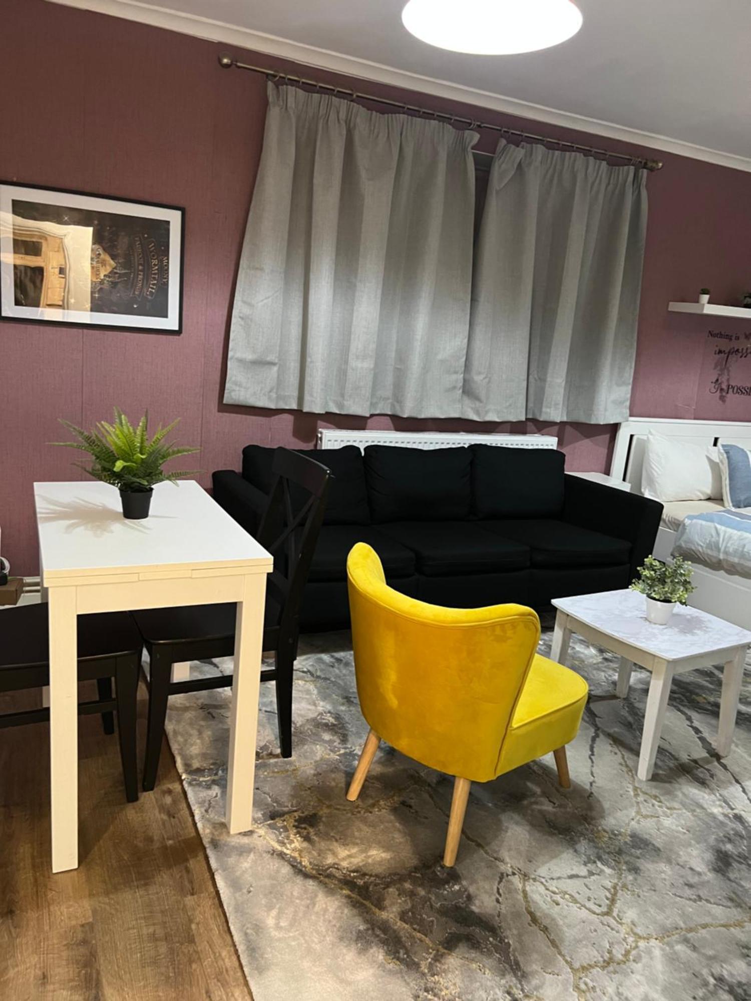 Spacious Near The Center Londra